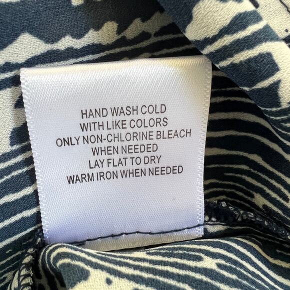 MODCLOTH Top Shirt Plus Sz 1X Blue White Stripe Shoulder Buttons Sleeveless EUC - Picture 8 of 8